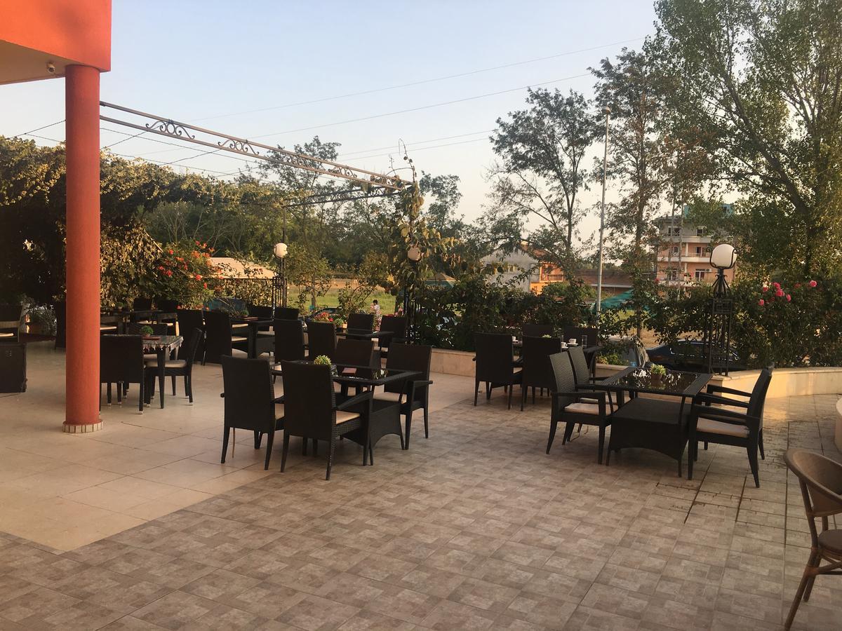 Hotel Imperial Улцин Екстериор снимка
